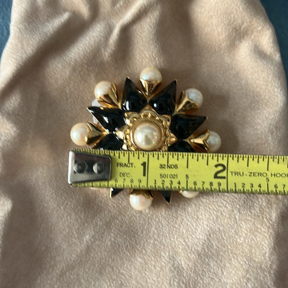 St. John Vintage Brooch pin - Picture 4 of 5
